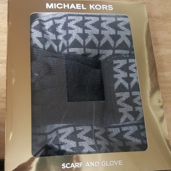 Scarf/Gloves